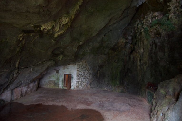 Hospital Cave (Quan Y Cave)