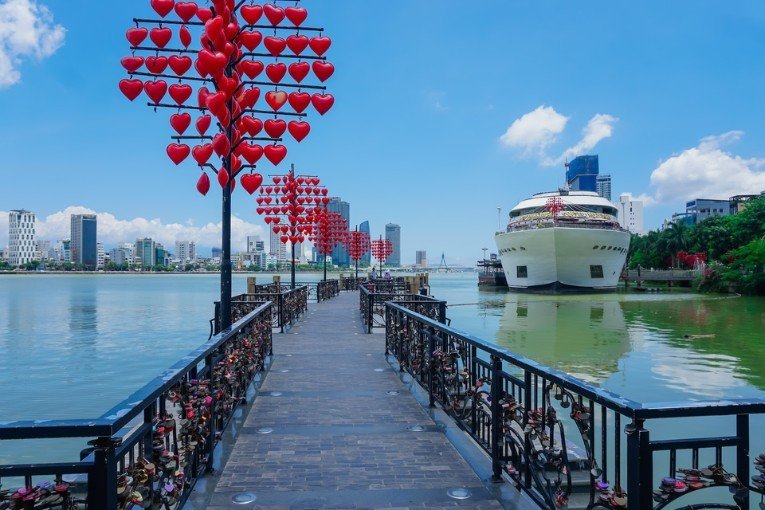 Da Nang Love Bridge